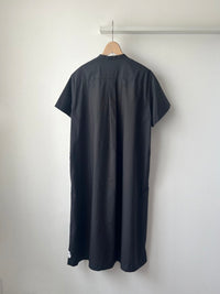 タブ衿スキッパーワンピース(VFOP-5571B）